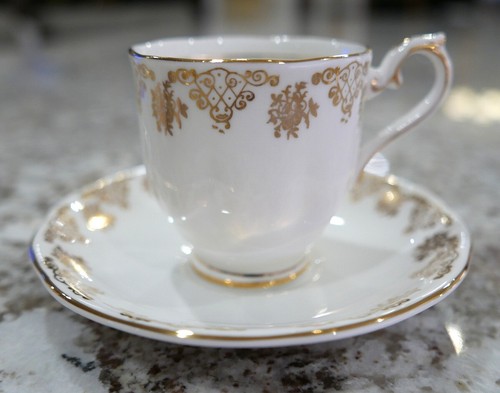 6 Royal Albert England Bone China Gold White Demitasse Cups and Saucer Set - Picture 15 of 19