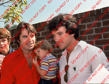 Foto de Patrick Duffy & Robert Urich, Beefcake, Pecho Peludo, Interés Gay, 8,5x11