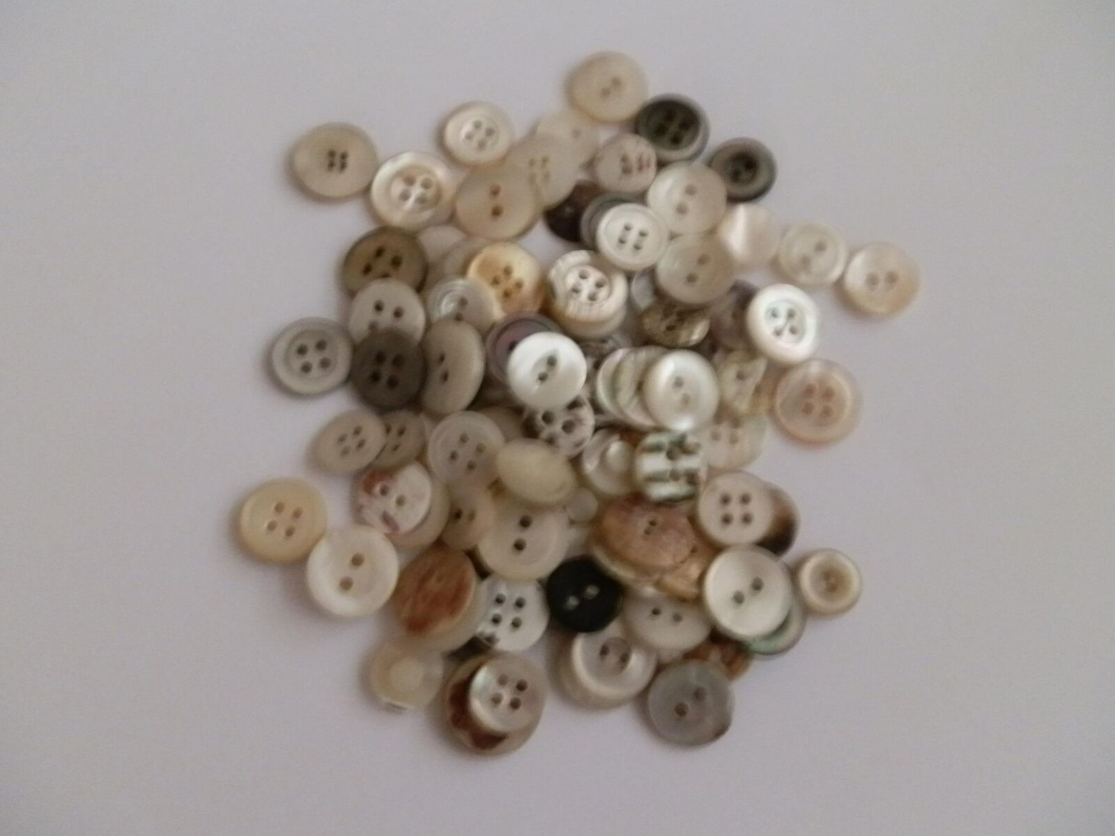 Mixed Pack of 100 Small Pretty Mother of Pearl Antique/Vintage Buttons
