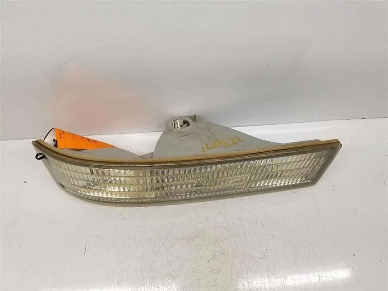 Passenger Corner/Park Light Below Headlamps Fits 95-05 SAFARI (GMC) 203474 - Image 4 of 4