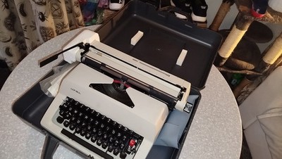 typewriter working