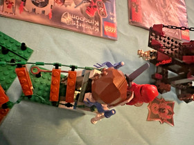 2004 LEGO Knights' Kingdom: Vladek's Siege Engine (8800) & (8778) Border Ambush