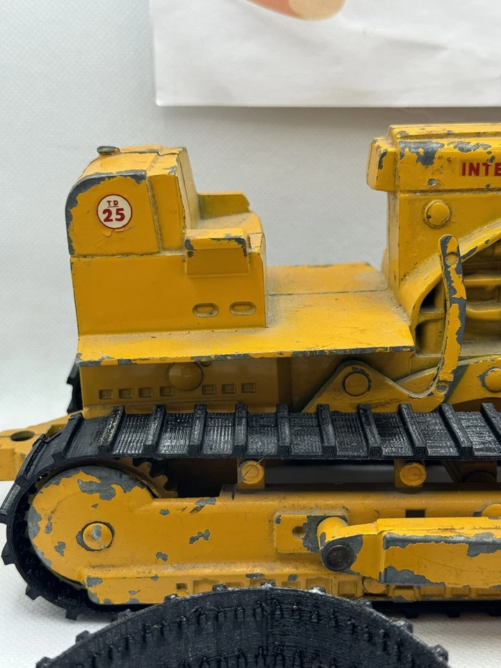 1 PAIR OF NEW TRACKS FOR Ertl International Bulldozer Crawler TD 25 Die-cast - Image 3 of 4