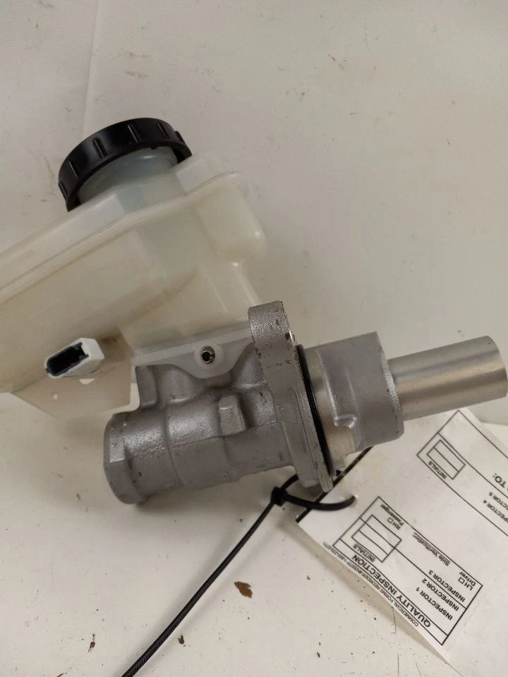 BRAKE MASTER CYLINDER 适用于 INFINITI EX35 2014 - 2017 — 第 2/4 张图片