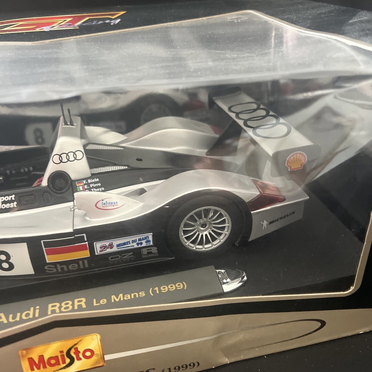 MAISTO製 アウディーＲ8R　　 ル・マン1999　1/18 　中古品 AUDI R8r Le Mans 1999 Diecast Maisto Model Bonus Showroom