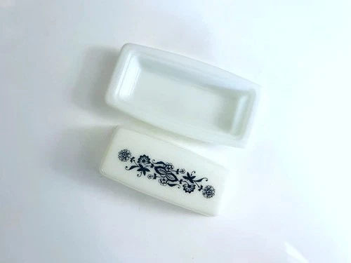 VINTAGE Pyrex Old Town Blue Covered Butter Dish