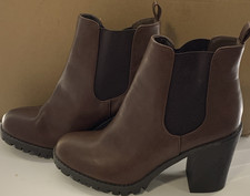 Women's Brown Chelsea Ankle Boots Faux Leather Round Toe Lug Sole Size 10