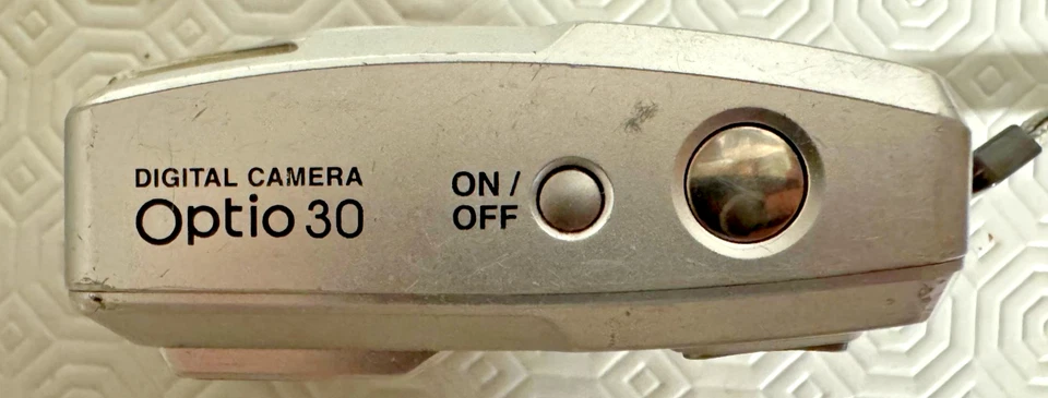 Pentax Optio 30 Digital Camera 3.2MP 3x Zoom Silver – Untested AS-IS - Image 2 of 4