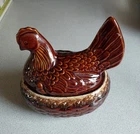 VINTAGE HULL POTTERY BROWN DRIP CHICKEN HEN ON NEST COVERED CASSEROLE DISH