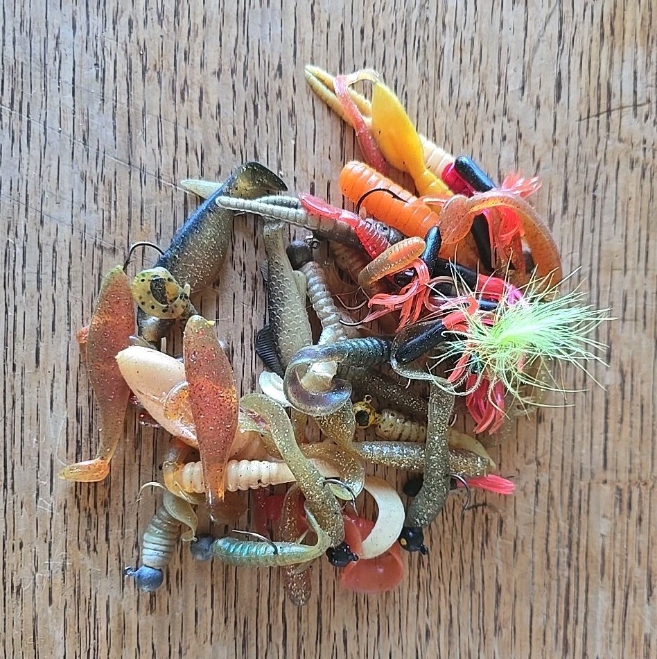 Lot 100's Panfish  Fishing Lures Jigs Doll Flies Twist Tails Beetle Spins Grubs - Image 11