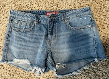 Lucky Brand Women  s Cutoff Denim Shorts Size 10/30 Distressed Studded Frayed