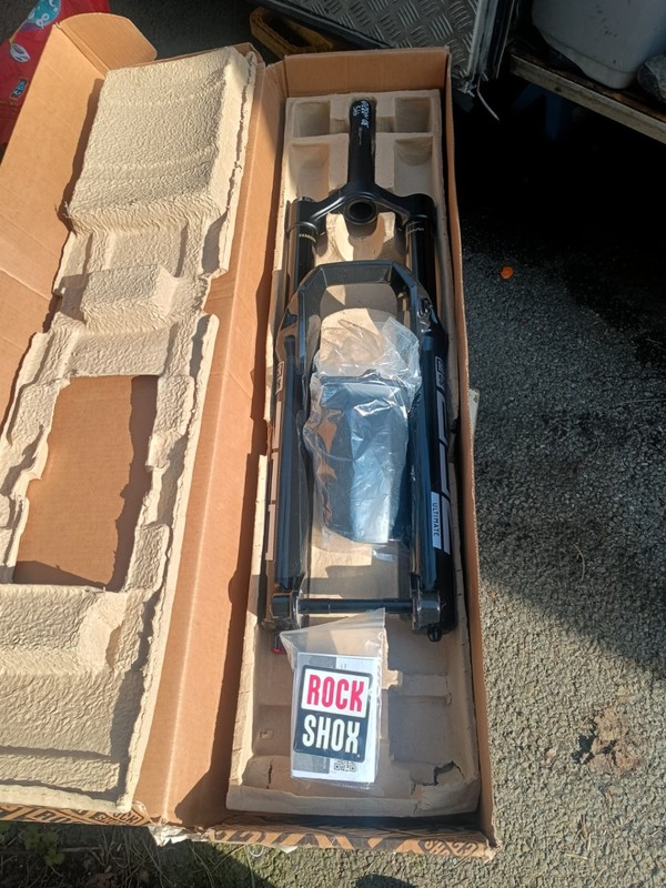 2025 Rockshox Zeb Ultimate 29" Charger 3.1 44OS black