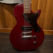 Equipped with Gibson Les Paul Jr. USA 90's P-100