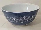 Vintage PYREX 403 Colonial Mist Blue w/White Daisy 2.5 Qt Casserole Mixing Bowl
