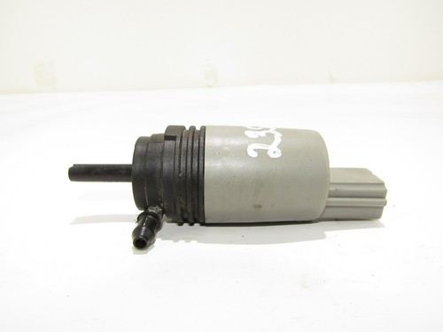BMW 3 E90 E91 2006 Wischwasserpumpe window cleaner motor sprayer 67126934159