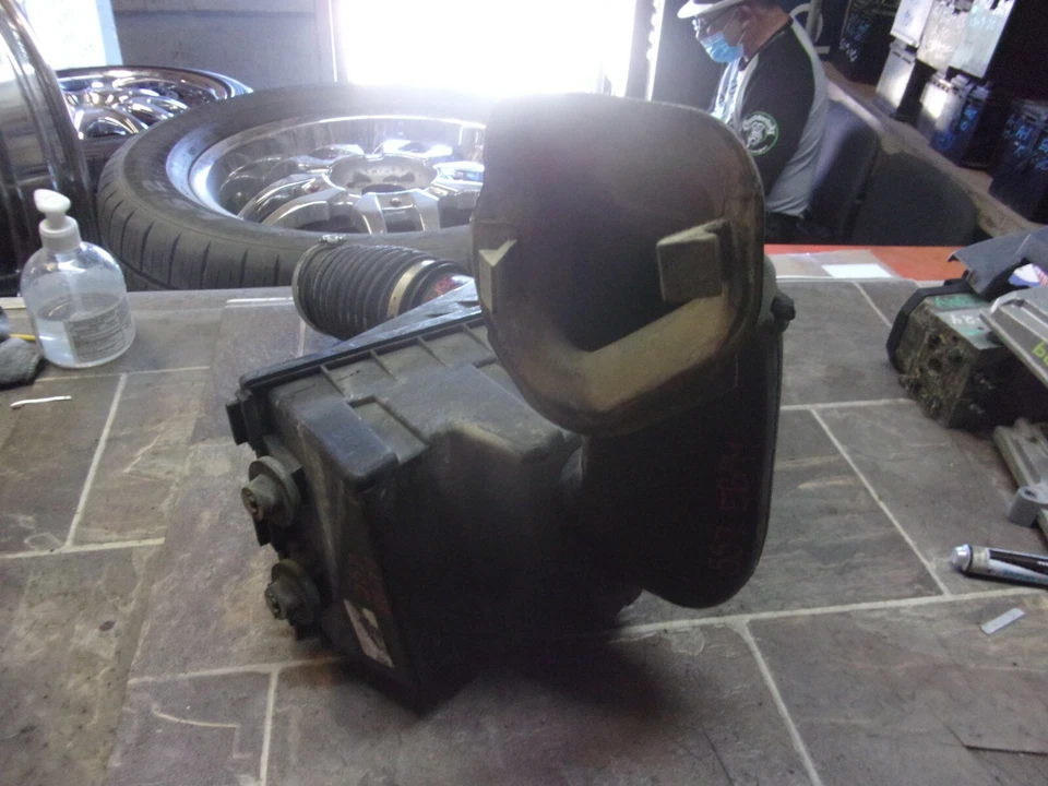 04 05 06 07 FORD FREESTAR MERCURY MONTEREY FACTORY OEM AIR CLEANER BOX ASSEMBLY - Image 3 of 4