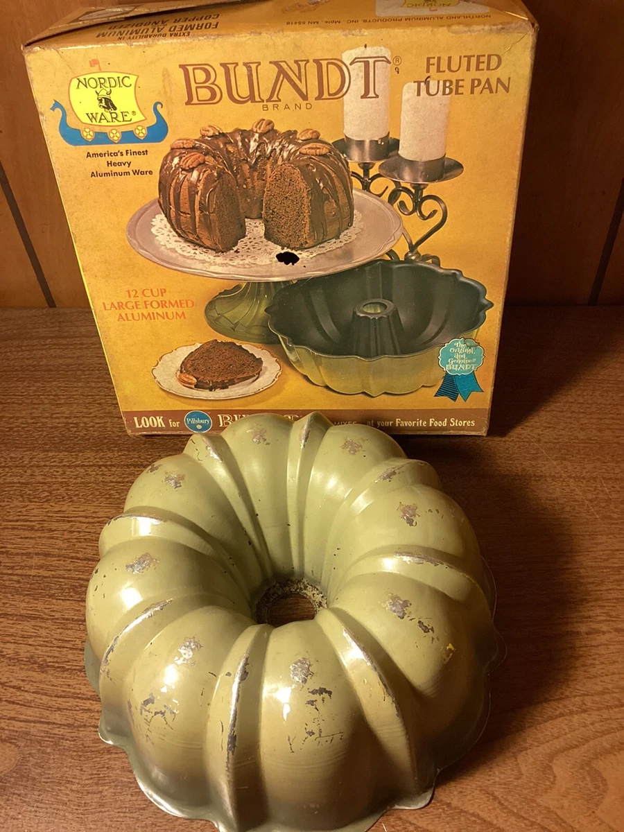 Vintage Nordic Ware Fluted Bundt Cake Pan 12 Cup AVACADO Green In Box 70's