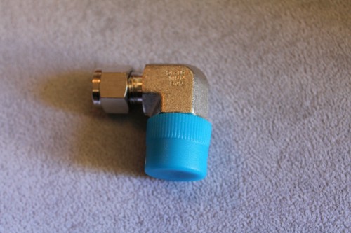 DK-Lok DLM6-8N-S Tube to Male Pipe, Male Elbow Tube Fitting - 3/8" x 1/2" NEW - Picture 4 of 5