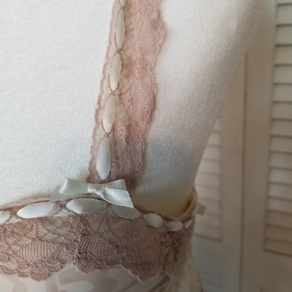 Apt 9 Hermoso Vestido Crema Encaje con Flores Talla L Tejido Transparente Elástico, Corto Foto 3 de 4