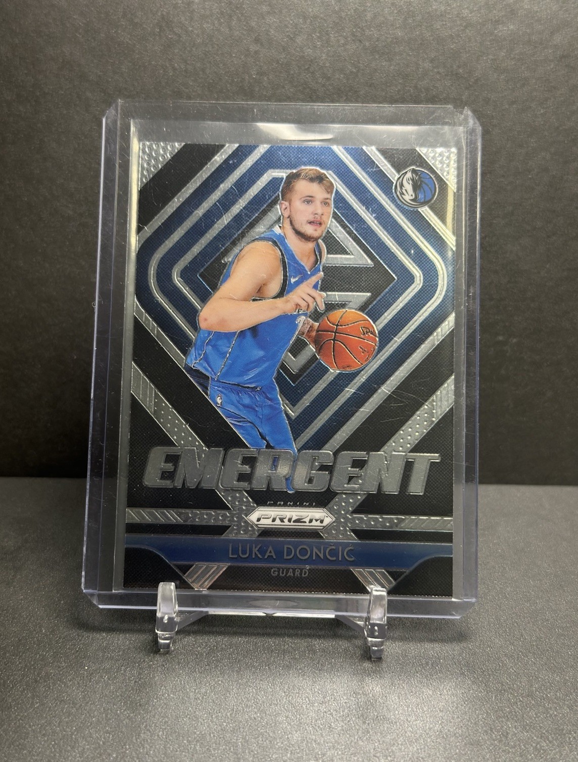 2018-19 Panini Prizm - Luka Doncic Emergent Insert #3 (RC)