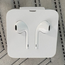 Apple EarPods White Lightning Wired In-Ear Earbuds w/ Mic Remote MD827LL/A