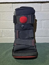 ProCare XcelTrax Air Ankle Walker Brace/Walking Boot Medium Adjustable air pump
