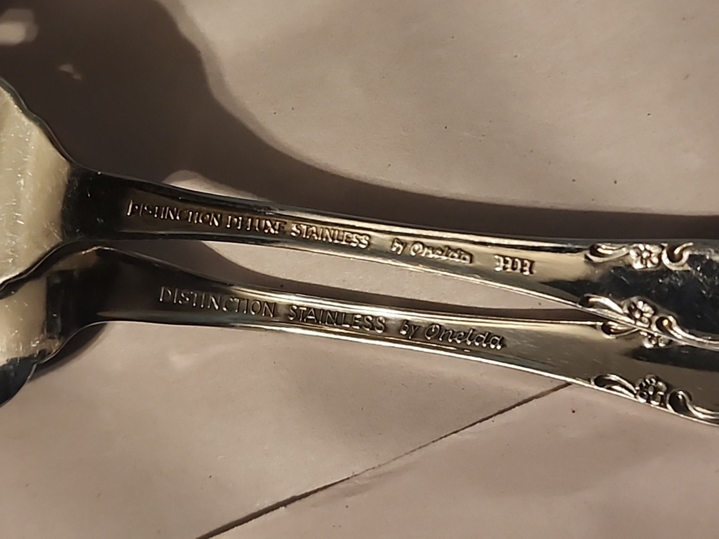 Oneida Distinction - Mansion Hall Stainless Flatware 25 Piece W/ Steak Knives