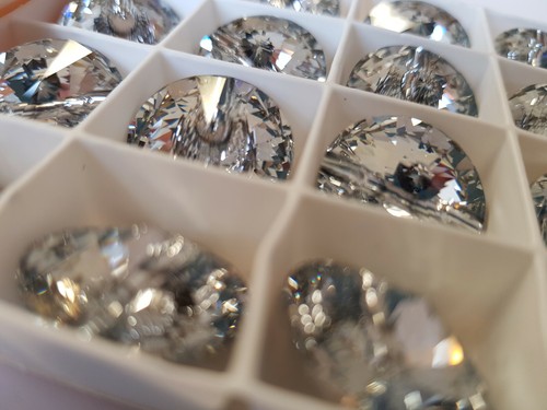 24 Swarovski Knöpfe 18 mm Durchmesser Klar Kristall Glas Runde Nähelemente Folien - Bild 8 von 8
