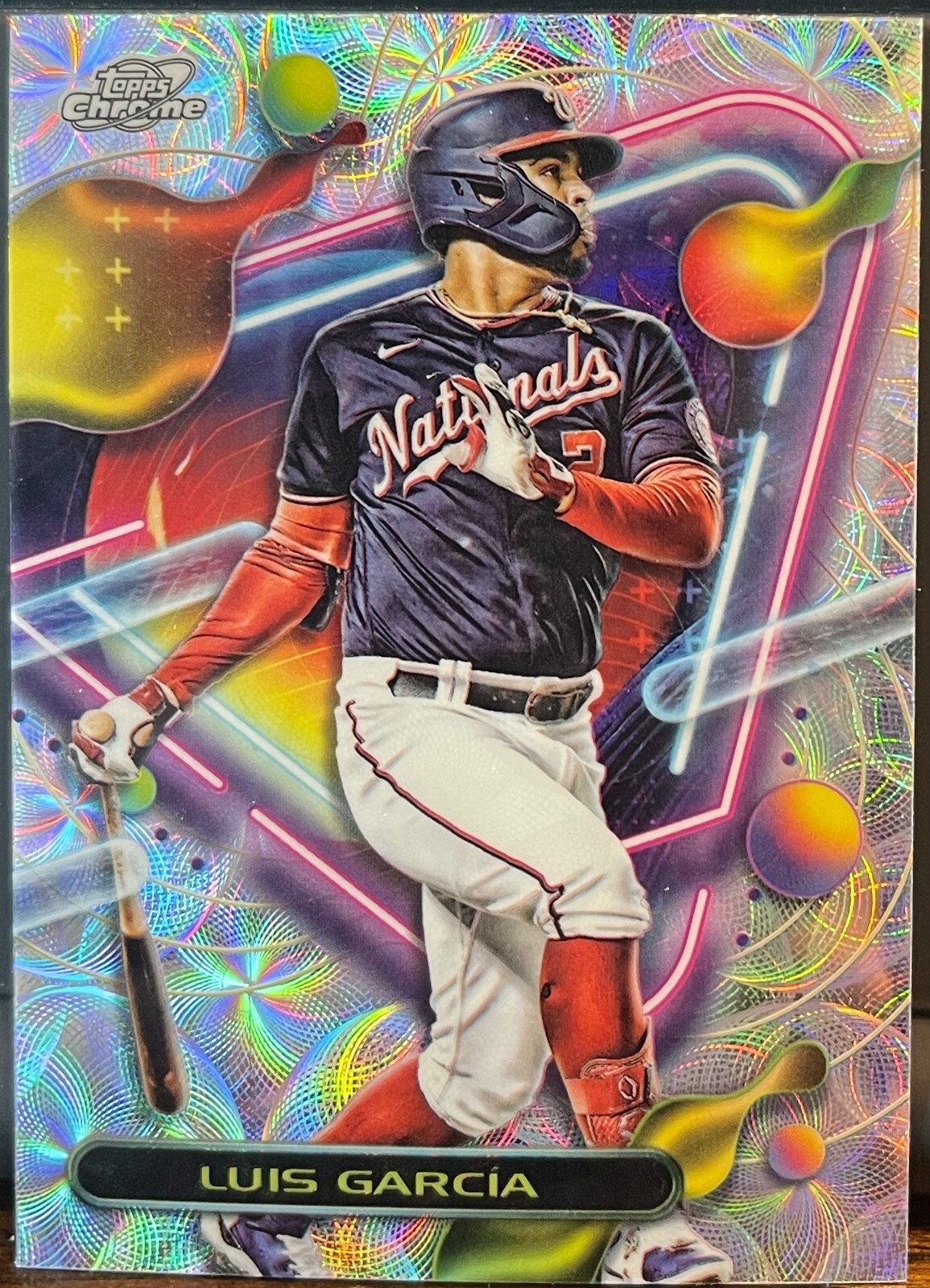 2023 Topps Cosmic #6 Luis García Núcleo Refractor