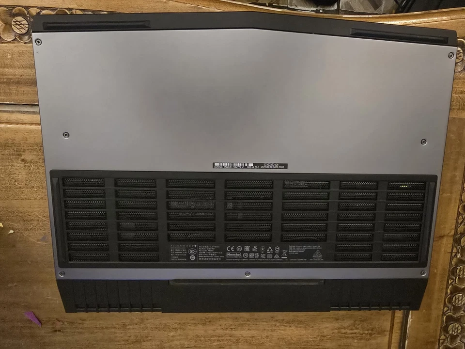 Alienware 15 R3 银色 — 第 4/4 张图片