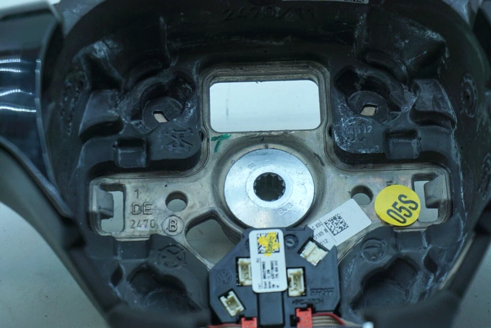 2011-2014 VOLKSWAGEN TOUAREG 3 SPOKE STEERING WHEEL W/ AUDIO PHONE SWITCH OEM - Image 2 of 4