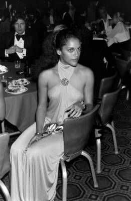 Jayne Kennedy attends a party at the Miramar Hotel in Los Ang- 1977 Old Photo 2