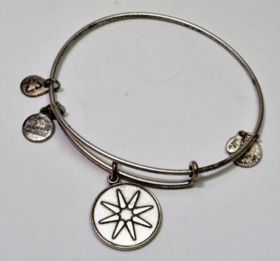 Signiert ALEX & ANI Silberton Hängend SUN 2 5/8''d Verstellbares Armreifarmband