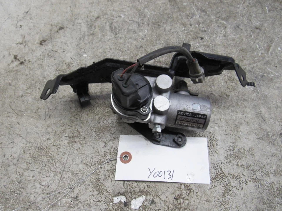 2004 2009 Toyota Prius hybrid brake master cylinder solenoid 47270-47010 OEM Foto 2 de 4