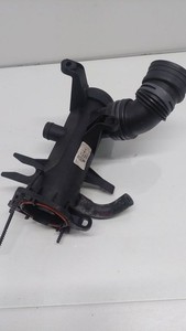 Volkswagen PASSAT B7 2012 Benzin 110kW Ansaugrohr Ansaugschlauch Turbolader