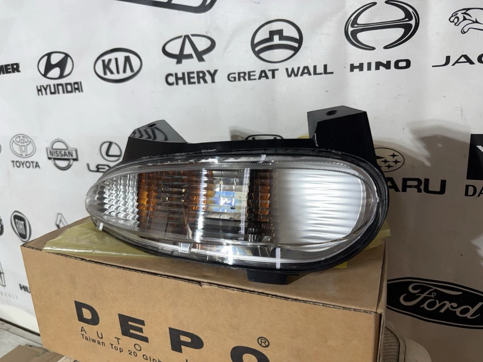 NEW DEPO Driver Side Turn Signal Light For 2005-2009 Buick LaCrosse Allure - Image 3 of 4