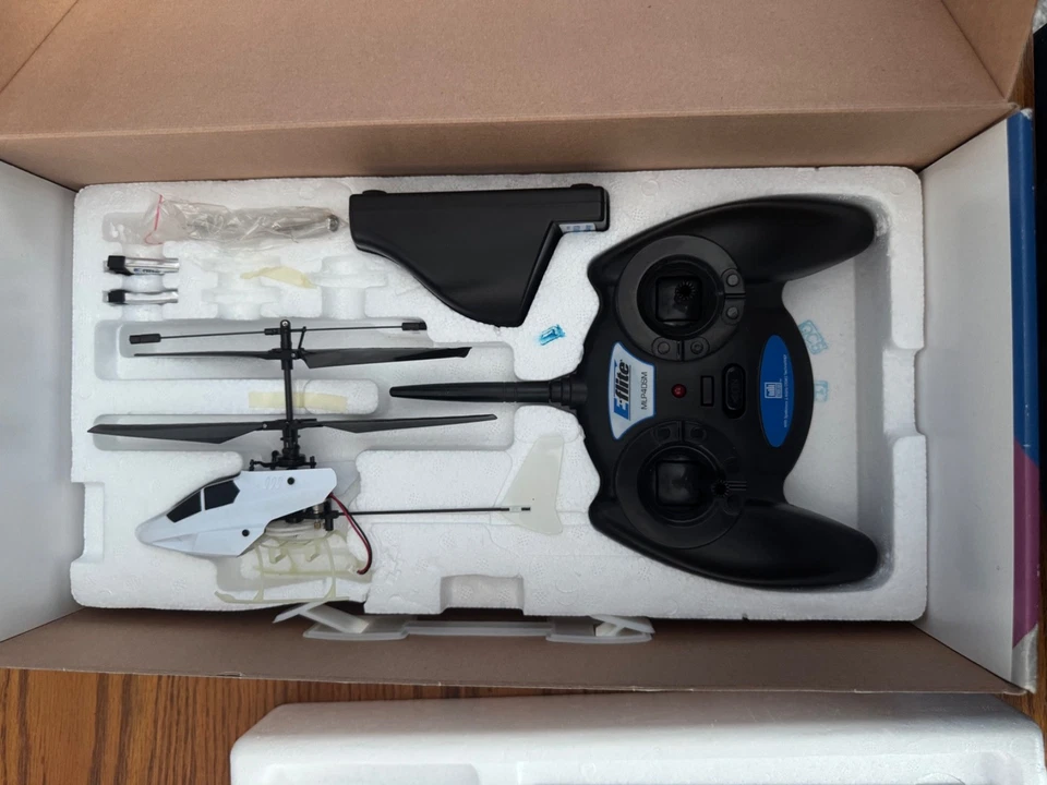 E-Flite Advanced Electric Flight Blade MCX RTF Heli Batteries Not Included As Is - Image 3 of 4