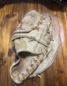 Vintage 1960s Spalding Glove Autograph Version Mickey Lolich 42-335