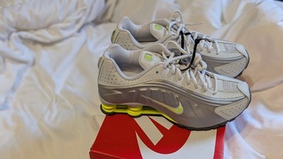 Nike Shox R4 Women's Size 7.5/6Y Gray/Volt-Vast Gray Brand New In Box