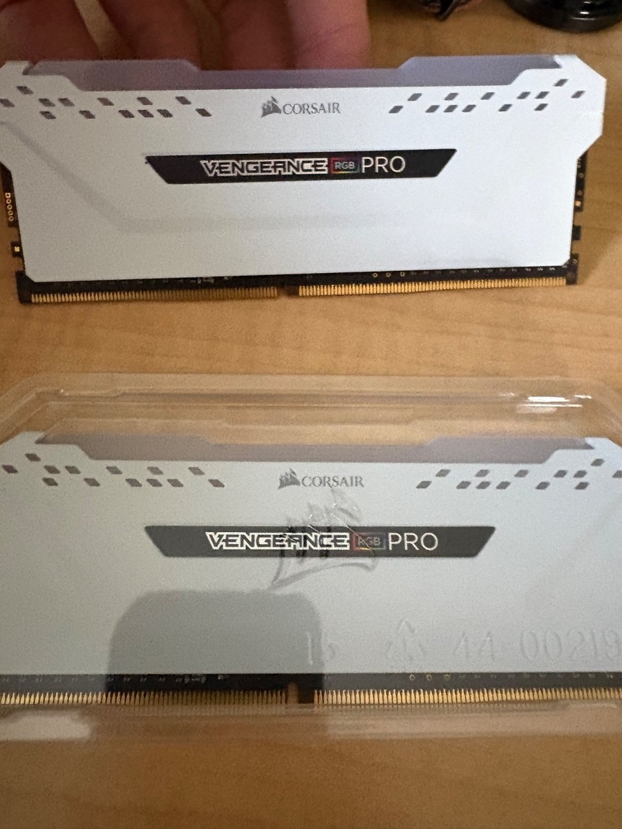 VENGEANCE® 【ジャンク品】VENGEANCE RGB PRO 16GB (2 x 8GB) DDR4