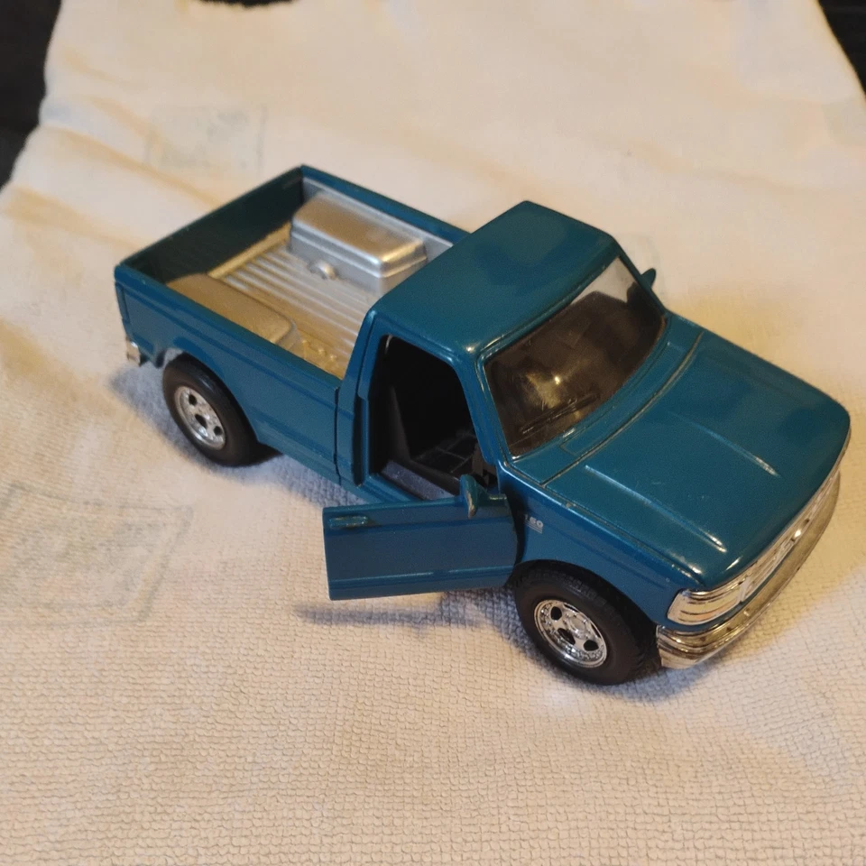 New Ray FORD F-150 Super Friction 4X4 1/32 Scale Diecast Model Truck Red Pewter - Image 3 of 4