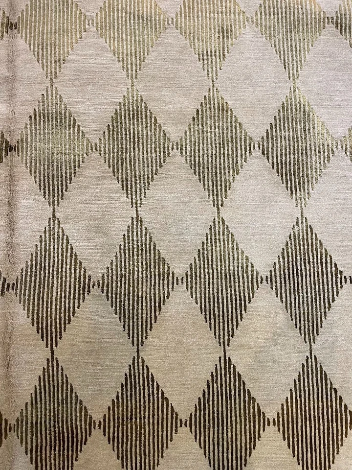 NEW Modern/Contemporary Tibetan Rug, Size 6x9, Handwoven Silk/Wool Combination - Image 3 of 4