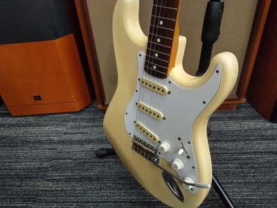 FENDER JAPAN ST62 Used 1986 Basswood body Maple neck Rosewood fingerboard White