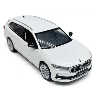 1:35 Skoda Superb IV Combi Model Car Diecast Toy Cars Doors Open Pull Back White