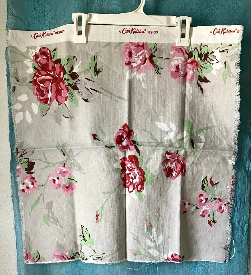 TELA Pato Algodón CATH KIDSTON Rosas Rojas Rosa, Fondo Gris Piedra 19 x 18.5" Foto 2 de 4