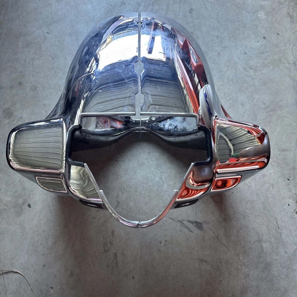 2007-2011 Harley Davidson Road King FLHR Left & Right Headlight Side Covers - Image 4 of 4