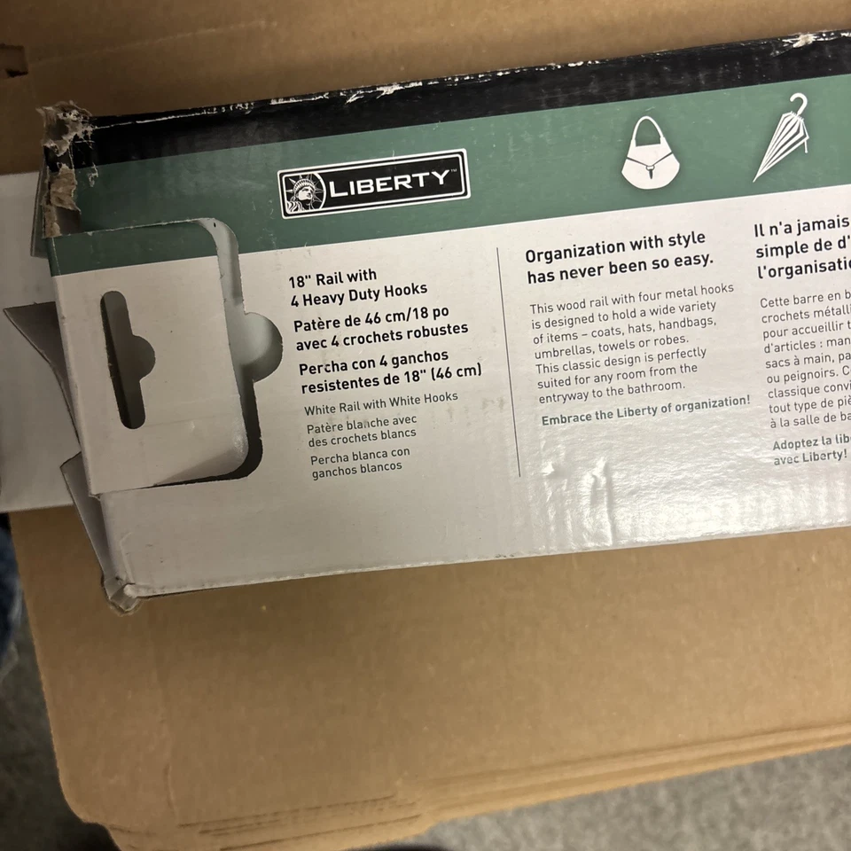 Hardware 129847 18 pulgadas abrigo y sombrero riel/estante con 4 ganchos de alta resistencia blanco... Foto 2 de 4