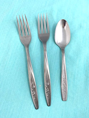 Superior RADIANT ROSE 3 Pc Lot Dinner Forks Teaspoon IS Stainless Flatware USA - Picture 1 of 7