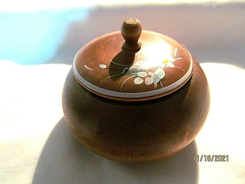 Kleine 2 1/2" handbemalte & signierte gedrechselte Holz Schmuckschatulle Blumendesign. - Bild 2 von 4