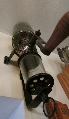 Molinillo de café antiguo de hierro fundido de cristal arcade en relieve n.º 3 - Imagen 7 de 8